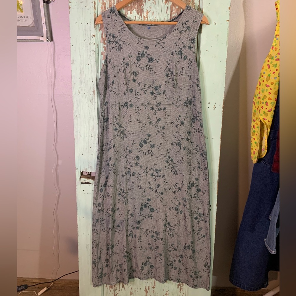 Women’s grey floral sleeveless dress